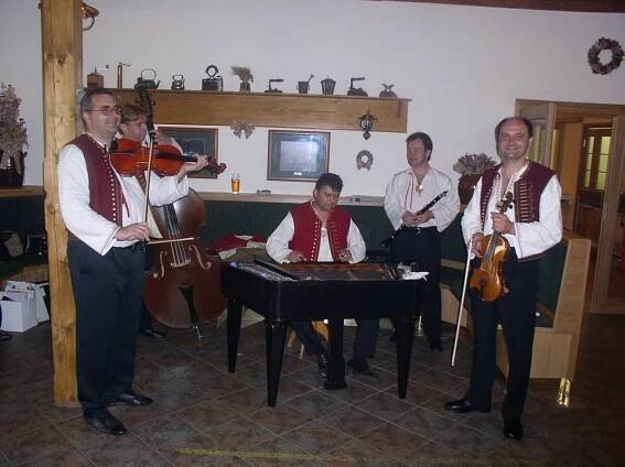 Cimbálová muzika POLAJKA