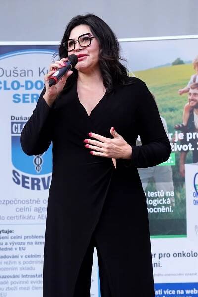 Nízkosacharidová dieta a 10 km procházky: Ilona Csáková do toho šlápla, připravuje se na turné. Tahle teď vypadá