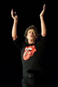 Mick Jagger na jevišti ve Varšavě 2018.jpg
