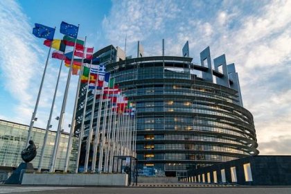 evropsky parlament prekdlavoe mikrofony