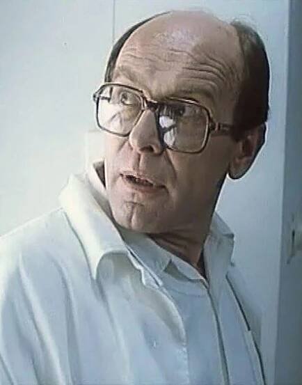 Václav Mareš ve filmu Skalpel, prosím (1985, režie Jiří Svoboda)