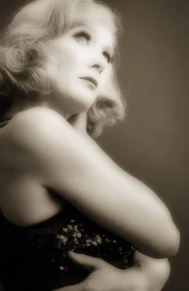 SO ODER SO IST DAS LEBEN - Hildegard Knef
von und mit Gilla Cremer
Regie Hartmut Uhlemann
Klavier Gerd Bellmann

Copyright by Arno Declair
Stresemannstr.11
D-22769 Hamburg
Konto 600065 208 Blz 20010020 
Postbank Hamburg 
Veröffentlichung honorarpflichtig!
Umsatzsteuersatz 7%
Steuernummer 22/134/00463  (neu ab 1.10.2005)
USt-ID Nr. DE118970763
FA Hamburg Hansa

