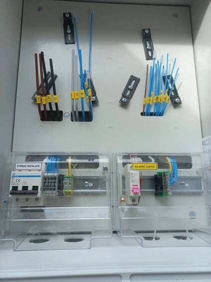 Elektroměrový rozvaděč DCK ER212/NKP7P/63-QM+FV 1x dvousazba, s vypínačem 63A + FV + PILÍŘ *555000128