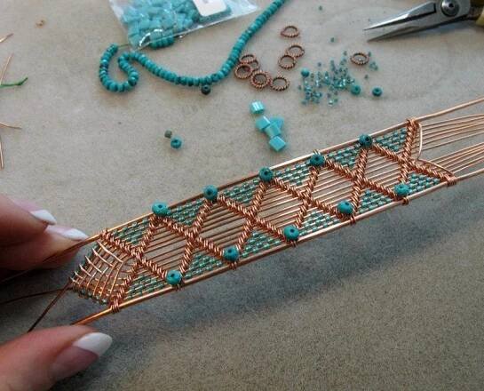 МАСТЕР-КЛАССЫ БРАСЛЕТЫ | Wire work jewelry, Wire jewelry designs, Handmade wire jewelry