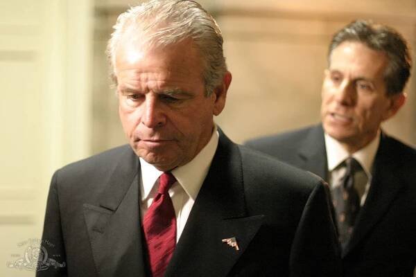 Hvězdná brána - Inaugurace - Z filmu - William Devane