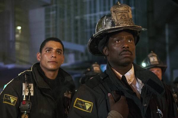 Chicago Fire - Poslední minuta - Z filmu - Charlie Barnett, Eamonn Walker