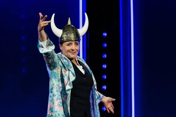 Luise Kinseher – Live auf der Bühne! - Höhepunkte aus „Wände streichen. Segel setzen.“ - Z filmu