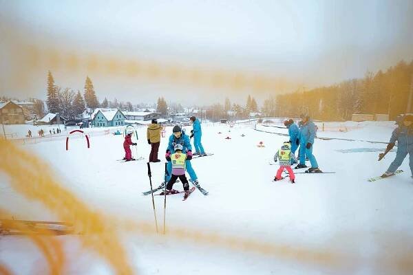 FOTO: Ski areál Ještěd zahájil slavnostně sezónu, láká i na noční lyžování