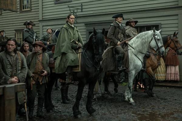 Cizinka - Ustavičná adorace - Z filmu - César Domboy, Sam Heughan