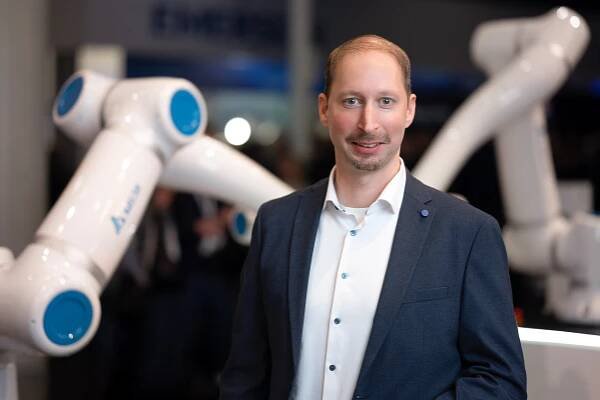 New Versatile Colleagues for Production Environments -- Enhancing Productivity with Collaborative Robotics