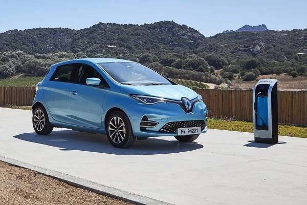 Najpredávanejší elektromobil je Renault Zoe. Do TOP 3 sa dostala aj Dacia Spring - TopSpeed.sk