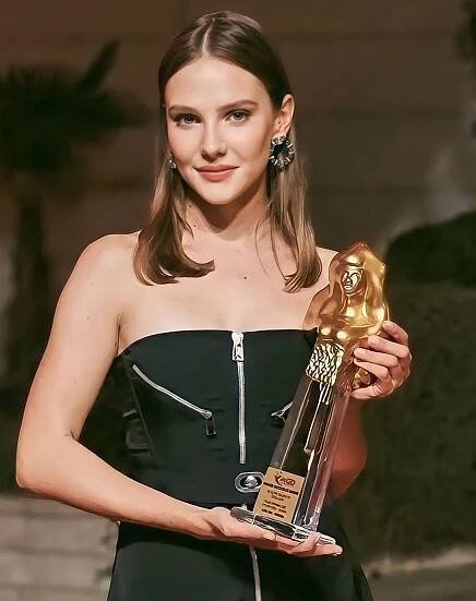Alina Boz Biography, Instagram, Age, Series, Boyfriend, Height | Turkish Drama World
