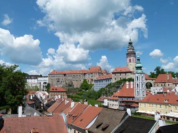Malebný a velkolepý zámek Český Krumlov stále láká nádhernou atmosférou - S batohem na cestách