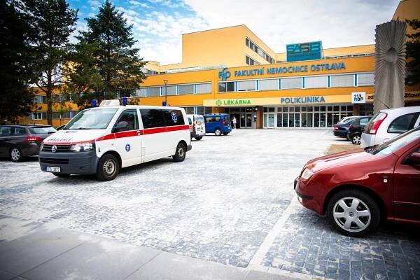 Kyberútoky na české nemocnice či letiště? ‚Palbu’ má organizovat cizí velmoc, stopy vedou do Ruska