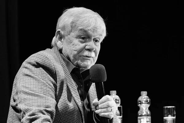 Populární moderátor a textař Karel Šíp oslavil 1. června osmdesáté narozeniny.