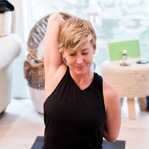 Rachel Roberts - The Travel Yogi