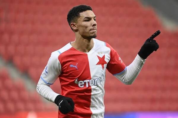 Bah podle portugalských médií míří do Benfiky Lisabon. Slavia inkasuje 200 milionů