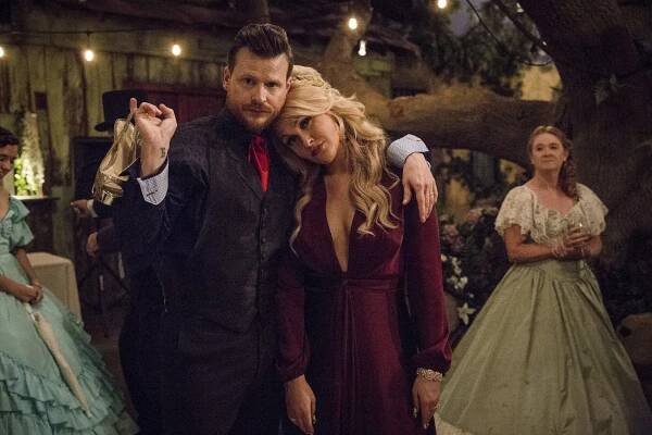 Drápy - Útěk - Z filmu - Kevin Rankin, Jenn Lyon