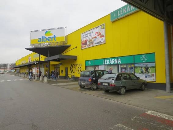 Pronájem obchodního prostoru hypermarket Albert Jihlava | Reality.iDNES.cz 