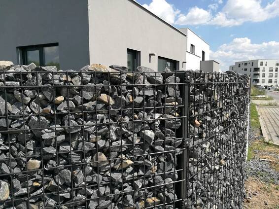 Gabionové oplocení Zenturo skvěle padne moderním domům - Zenturo