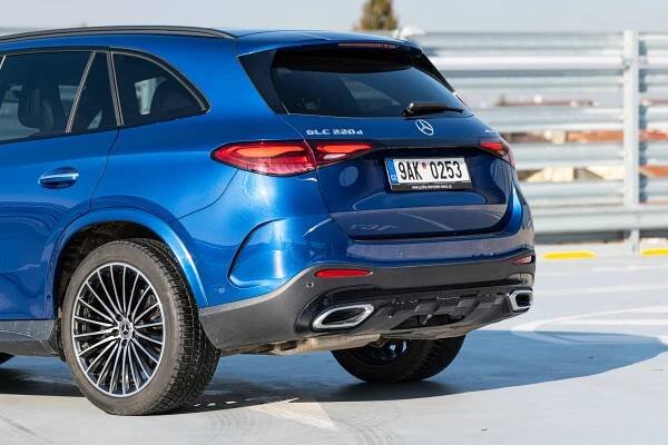 Sen všech cestovatelů: Stovky kilometrů zvládne Mercedes-Benz GLC jako nic