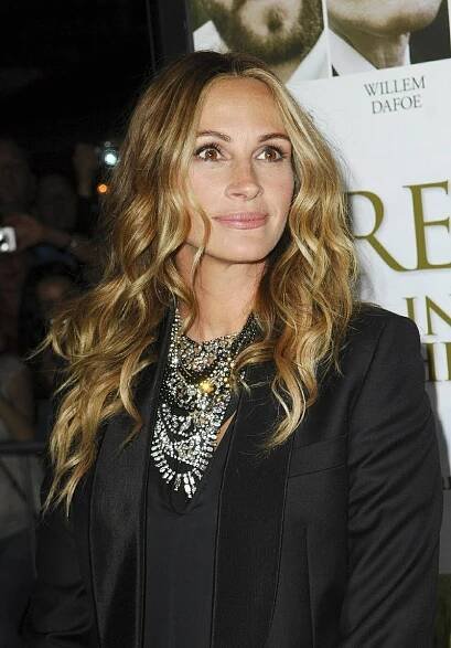 Julia Roberts (43) vůbec nestárne, na filmové premiéře okouzlila svým neskutečným vzhledem