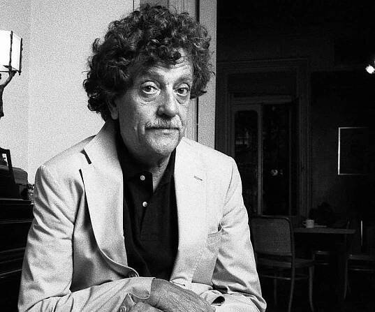 Kurt Vonnegut Biography - Facts, Childhood, Family Life & Achievements