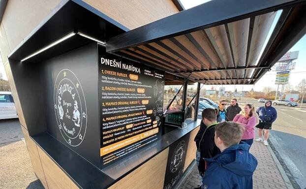 V Ostravě otevřela první Mama’s budka. Slavné burgery šly na dračku