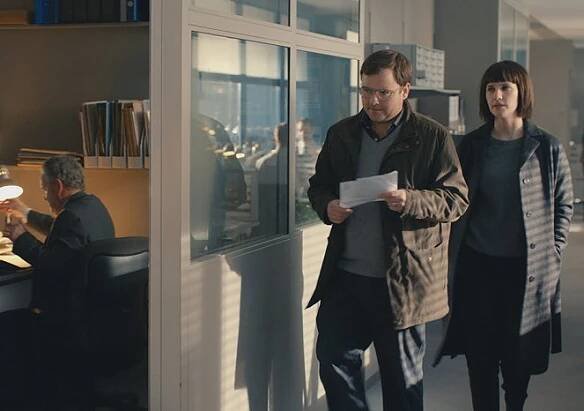 Humans - Epizoda 5 - Z filmu - Neil Maskell, Ruth Bradley