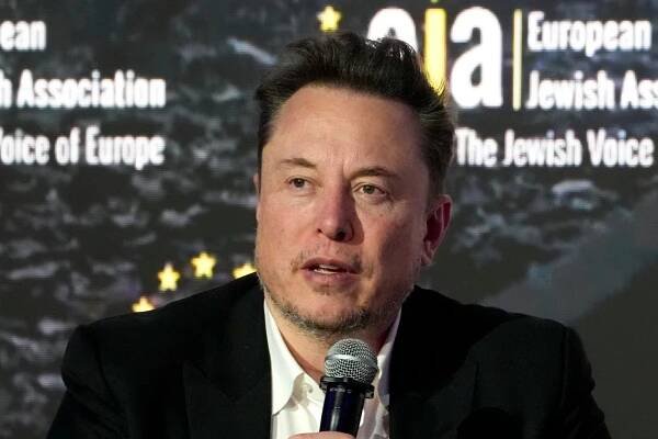 Poplatky za síť X? Musk chce přimět nové uživatele, aby za příspěvky platili