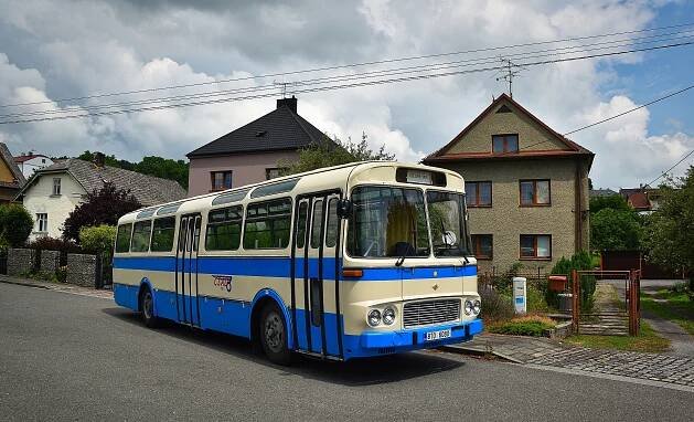 Soubor:Karosa ŠL11.1310 č. 8T0 6080.jpg – Wikipedie