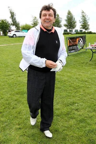 Známý český herec se vážně zranil na golfu. Museli ho odvézt do nemocnice!