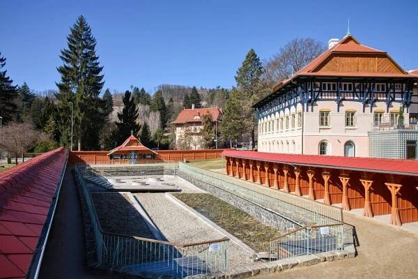 Luhačovické lázně získaly prestižní ocenění za obnovu Slunečních lázní - Luhačovice.cz