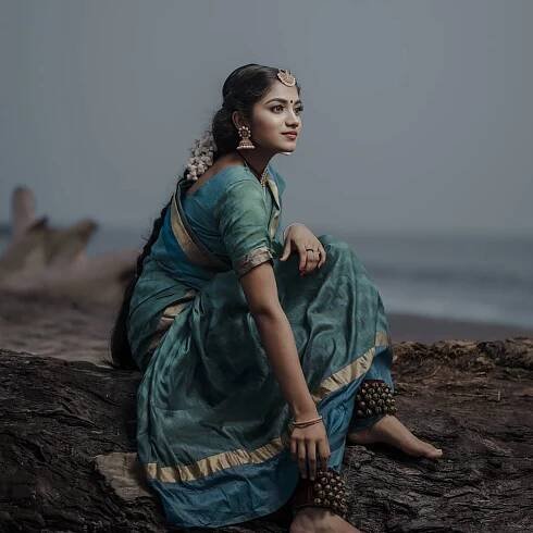 Malavika Manoj: Check Out the Wiki, Age, Biography, Family, and  15+ Stunning Photos 27