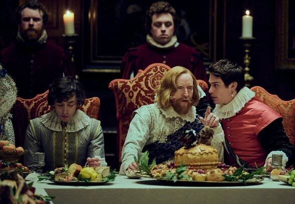 Samuel Blenkin, Tony Curran, Nicholas Galitzine - Mary & George - Zlaté mesto - Z filmu