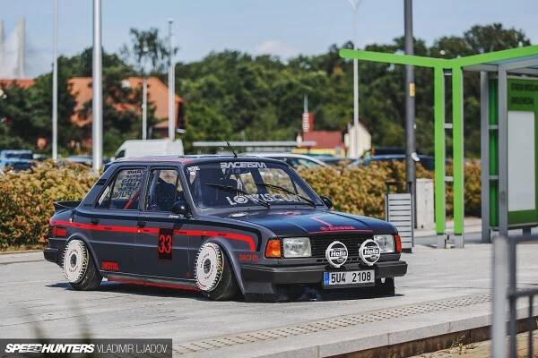 Getting Down In A Škoda 136GL - Speedhunters