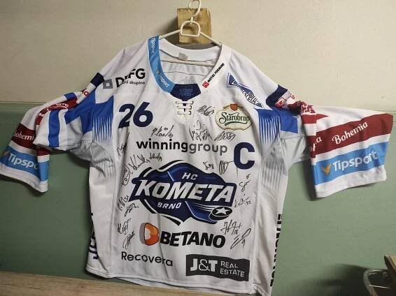 Dres HC Brno Kometa s podpisy hráčů
