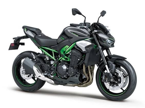 Motocykl Kawasaki Z900 šedá / 2025