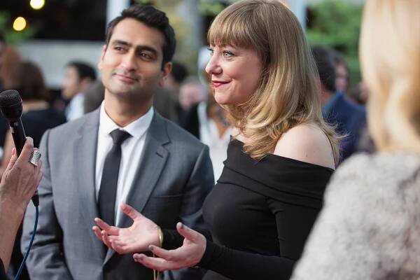 Kumail Nanjiani and Emily V. Gordon at an event for Pekne blbe (2017)