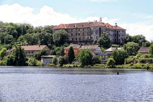 CRUISE THE VLTAVA - Theatrical Adventures