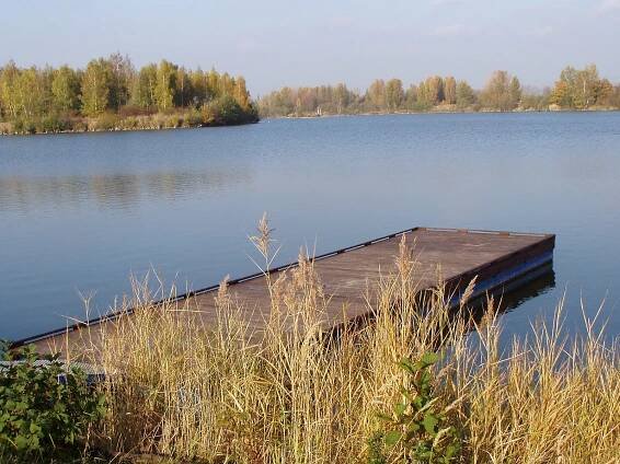 Chomoutovské jezero – Wikipedie