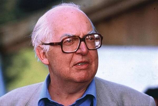 Friedrich Dürrenmatt dans les années 1980. Photographie de Roland Schlaefli (Musée national suisse, Zurich, Actualités suisses Lausanne).