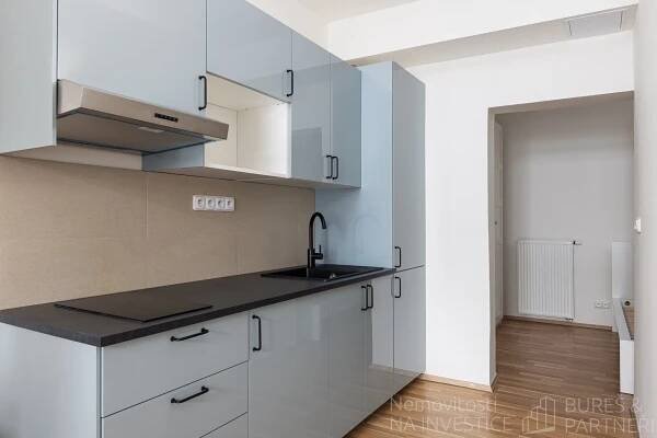 Galerie Pronájem byty 1+kk, 30 m2 - Navrátilova, Praha 1 - Nové Město