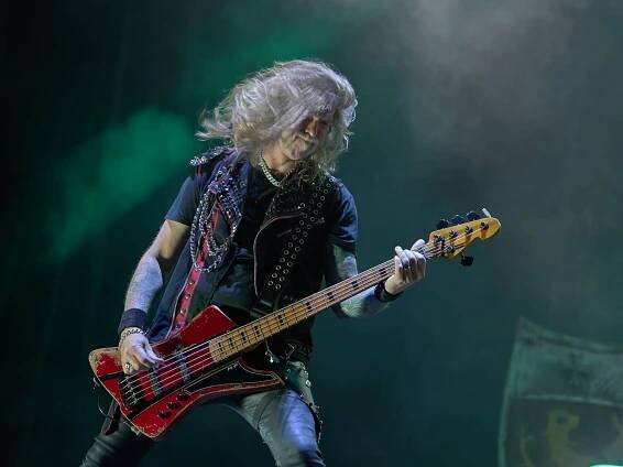Masters of Rock, den třetí: Hammerfall vzpomínali, Floor Jansen zpívala Nightwish a Burning Witches spláchl déšť