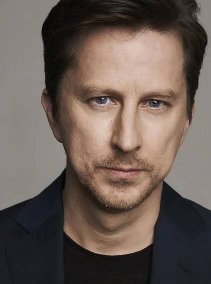 Lee Ingleby will be playing the husband Jill's character flirts with