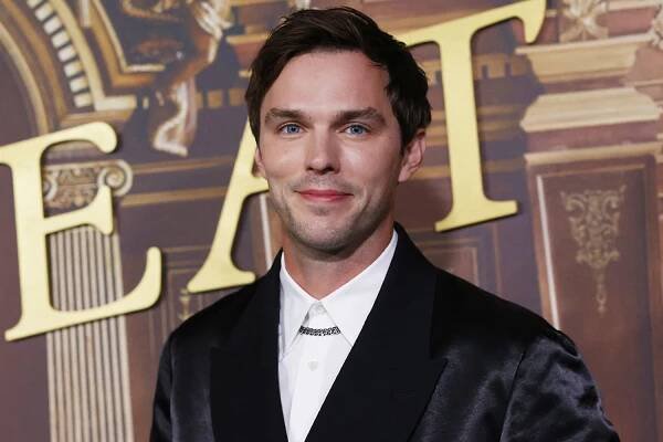 Nicholas Hoult Thanks Fans for 'Love' as He Poses Shirtless While Celebrating His 32nd Birthday
