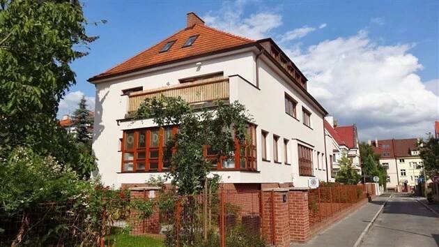 V ulici Na Pískách jsou krásné domy ve stylu art deco. 