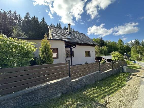 Prodej rodinného domu 5+1, se zahradou s výměrou 1851m2 v obci Jeseník. | Reality.iDNES.cz 