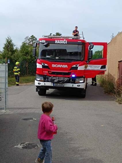 Poděkování hasičům z Dobříše!Přijeli na pomoc s likvidací sršního hnízda v zooparku.Jejich práce je neocenitelná a všichni si toho nesmírně vážíme.Chlapi, díky! - ZOOpark jeleni Homole - přírodní park plný zážitků a zábavy