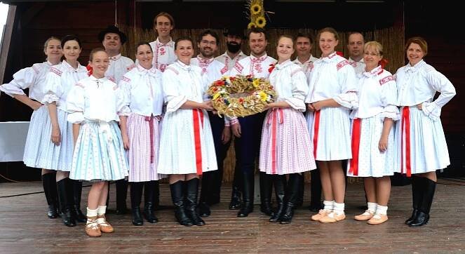 FS Dolňácko | Folklorní soubor z Hluku zaměřující se na tance ze Slovácka